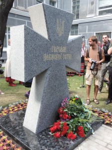 Пам'ятний хрест на честь загиблих героїв Небесної сотні