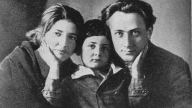 Валер'ян Поліщук з дружиною Оленою Іллівною та сином Марком. 1927 рік.
