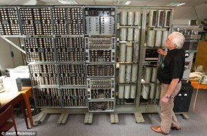 У Великобританії знову запустили один з найстаріших у світі комп’ютерів вагою в 2,5 тонни