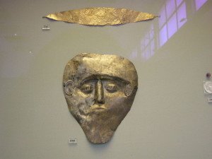 Поховальна маска з електра, що могла належати Данаю, Національний археологічний музей (Афіни)