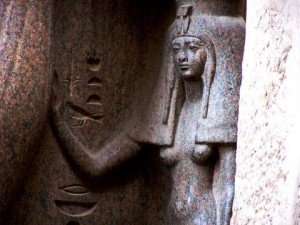 Арсіноя IV була молодшою ​​сестрою Клеопатри, цариці з династії Птолемеїв