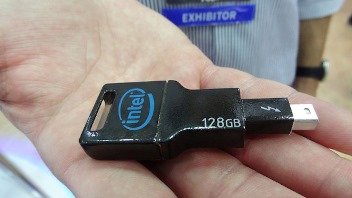 Intel показала найшвидшу на планеті флешку з інтерфейсом Thunderbolt